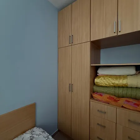 アパート 4 Persons-golem